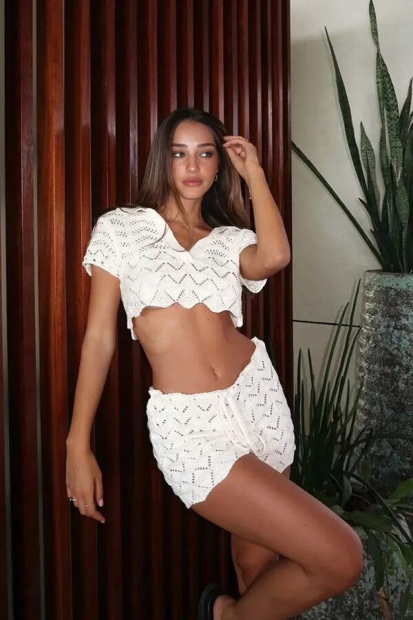 Trendy 2025 Beach Outfit – Sexy Knit Two-Piece with V Neck Top & Lace-Up Skirt